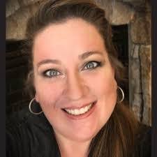 Kelly Lamping's Instagram, Twitter & Facebook