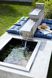 Une Fontaine Pour Une Ambiance Zen En 2020 Salon D Exterieur Ambiance Zen Jardins