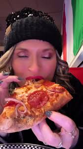 Exploring Pigeon Forge: Cozy Room and Delicious Pizza