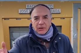 El Profe que se fue como llegó: un querido docente se jubila tras 16 años  en una escuela en Chimbas