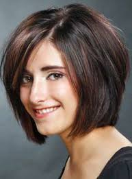 Pour des cheveux lisses, la coupe la plus simple est le fait de lâcher les cheveux pour bien entretenir une coupe de cheveux long femme, il faut procéder à quelques soins. Coiffure Femme