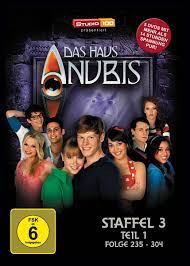 After mysterious things happen in the boarding school haus anubis, eight teenagers, who live there, get to the bottom of things and over time they solve the dark secret behind the wall of this house. Das Haus Anubis Staffel 3 Teil 1 Folge 235 304 5 Dvds Serie Auf Dvd Ausleihen Bei Verleihshop De