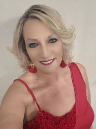 We have limited availability now for our Christmas lunch with Nicole  Saturday 7th December from 12noon, 3 course lunch, then Nicole will perform  her Christmas show from 2pm This event is open