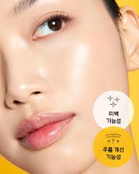 레티놀볼륨립세럼튜브 로 완성하는 데일리 레티놀 립 케어💋 이제 립 케어도 스타일리시하게! ✓ 주머니에 쏙, 가방 속에 쏙! 감각적인  디자인의 가벼운 튜브형으로 외출할 때도, 여행할 때도 원할 때 언제든 입술에 촉촉함을 선사해보세요. Daily