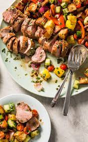 One Pan Pork Tenderloin And Panzanella Salad Summer Weeknight Dinners Need To Check Two Boxes Fast And Easy To Clea Panzanella Salad Pork Dishes Savoury Food