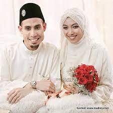 Biodata ustad danu ustadz dhanu adalah seseorang ustadz yang ahli dalam berbagai penyakit, kata beliau segala yg menimpa kita sekarang karena perbuatan kita sebelumnya q.s asy syura. Gambar Ustaz Don Husna Bersanding Sensasi Selebriti