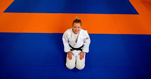 Dutch juul franssen competes with slovenian andreja lesky during the women's under 63kg weight category bronze medal match at the european judo. Het Aangrijpende Verhaal Van Judoka Franssen Heel Even Denk Je Is Dit Een Grapje Andere Sporten Ad Nl