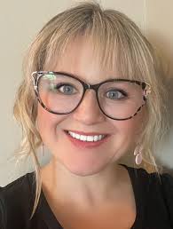 Krista Hynes's Instagram, Twitter & Facebook