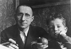 German playwright, bertolt brecht's ideas are very influential. Bertolt Brecht Holocaust Encyclopedia