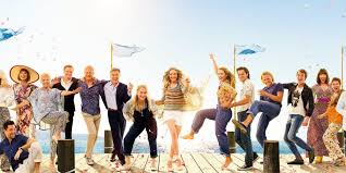 Over 60 million people worldwide have fallen in love with the characters, the story and the music that make mamma mia! Das Summer Feeling Kommt Zuruck Mamma Mia Here We Go Again