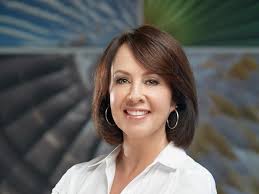 Lisa Sayer's Instagram, Twitter & Facebook