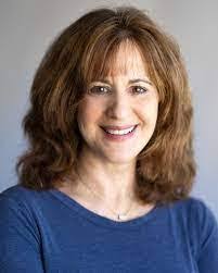 Lori Ettinger's Instagram, Twitter & Facebook