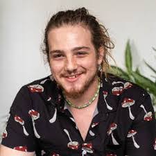 Donna Roberge's Instagram, Twitter & Facebook