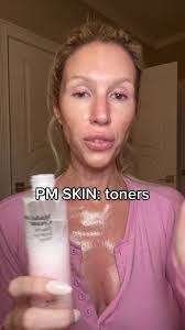 Ashley Smithson's Instagram, Twitter & Facebook