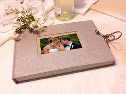 Tal vez los colores de aniversario más conocidos son los que se asignan a los años de madurez, un matrimonio que ha durado 20 años o más lleva un poco más de. Los Aniversarios De Bodas Y Sus Significados Entre Los 11 Y 15 Anos De Profundo Amor