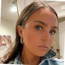 Rebecca Ellinger's Instagram, Twitter & Facebook