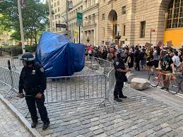 (0.03 км) wall street chinese. Nypd Out Here Protecting The Wall Street Bull Mrrobot