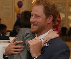 Heartwarming: Prince Harry received a warm embrace from a young boy whose  debilitating medical condition means he is barely able to walk… See more 👇  👇  https://liveatop.com/2025/04/11/heartwarming-prince-harry-received-a-warm-embrace-from-a-young-boy  ...