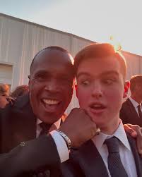 It finally happened. @sugarrayleonard and I went a few rounds. He won! I  was delighted to meet this champion and to learn about all the great work  he does! 🥊❤️