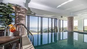 Accesul la piscina extrioara nu este inclus in tariful de accesul la piscina exteriora nu mai este oferit tuturor turistilor cadou si in 2016 ! Top 10 Pensiuni De Poveste Din Romania Cu PiscinÄƒ InterioarÄƒ È™i Spa La Munte