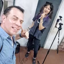 Guillermo Alberto Rada Luna (Palmira, Valle del Cauca, Colombia), conocido  artísticamente como Alberto Luna, es un cantante y Músico Colombiano,  escritor de canciones, compositor de música, arreglista e interprete. Ha  dedicado 29