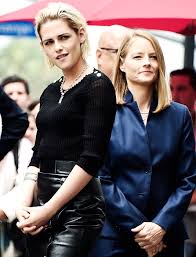 Many people compare stewart to foster, in part because they share a physical resemblance. Melindasordinos Kristen Stewart Movies Kristen Stewart Kristen Stewart Hair
