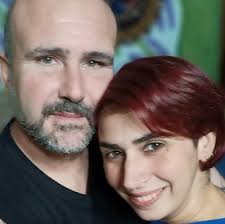 Carta della cultura ogni persona del nucleo familiare ha 100€ disponibili  sulla sua applicazione IO quindi fate controllare sul app io.! Vi allego la  schermata 👇