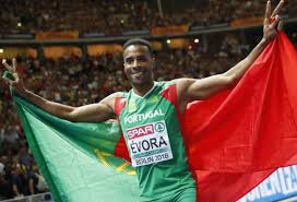 Dois anos mais tarde, em londres, taylor repetiu o título, com nelson évora a ser 3.º. Sporting Dispensa Nelson Evora Revista Atletismo