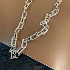 Jueguen a las escondidas con las luces apagadas. Collar Con Cadena En Forma De U Para Mujer Cadena De Herradura Cadena Para Parejas Joyeria Al Por Mayor Joyeria De Moda