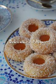 Gateaux Fondants A La Noix De Coco Et Confiture D Abricots Douceurs D Alger En 2020 Gateau Sans Matiere Grasse Recette Gateau Sec Recette Gateau Arabe