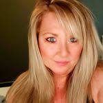 Lori Plum's Instagram, Twitter & Facebook