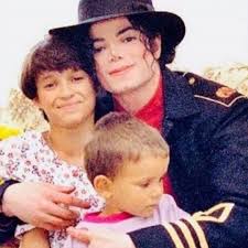 Swipe To See The Edited Picture Michael Jackson Smile Michael Jackson Michael Jackson Pics