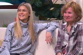 A szépséget mindössze 15 évesen, egy bevásárlóközpontban szólították le, három héttel később pedig már tunéziába utazott, ahová szülei sem kísérték el. Mihalik Eniko Szulei Mi Lehetne Jobb Napindito Mint Mihalik Eniko Topless Napozasa 24 Hu In 2010 She Achieved The Miss Universe In Hungary Where She Was Crowned Best Fashion Designer