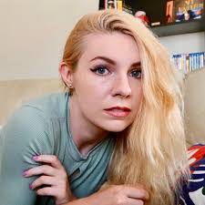 Jessica Bushore's Instagram, Twitter & Facebook