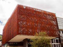 De diseños & fachadas sas | homify. Edificio Maestro Universidad Del Bosque P D