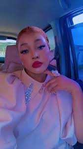 woman 👩 @rojamastory @rickmediatz