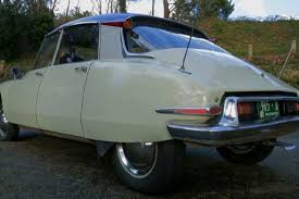 Watch A Citroen Ds Battle A Tesla Model S Citroen Ds Citroen Citroen Ds 19