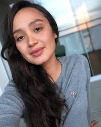 Samantha Arévalo cantó a su madre desde Francia