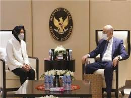 فنان شهير يكشف السبب الحقيقي لتطاول مها أحمد على أحمد السقا وكرارة. Wxjj4af1veqctm