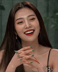 Crazy Rich Bae In 2021 Red Velvet Joy Red Velvet Velvet