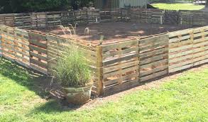 Building a fence from pallets obviously requires pallets. Create A Free Diy Fence Using Pallets Frugal Living For Life
