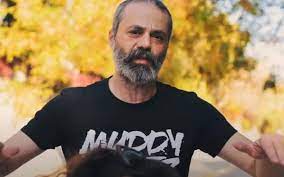 Το σοβαρό περιστατικό σημειώθηκε σήμερα ξημερώματα πέμπτης 2/9. Nekros Se Troxaio O Raper Odysseas Tsiampokalos Twn Razastarr Kai Twn Muddy Vibez