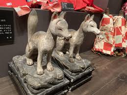 web-AIの裏付け添付〜野性白鹿-A4-frame 野原に立つ角を持つ白い鹿 | Premium AI生成画像