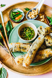 Es gibt auch vegetarische füllungen. Nem Chay Vietnamesische Fruhlingsrollen Eat This Foodblog Vegane Rezepte Stories