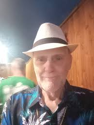 Hello everyone I am single Please my follow