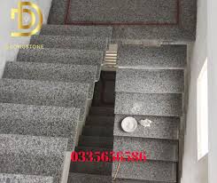 Cầu thang đá granite Tím Hoa Cà