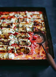 Verlockende Melanzani Rezepte Melanzani Rollen Mit Dreierlei Kase Aus Dem Friends Magazin Melanzani Rezepte Rezepte Rezeptideen