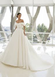 Basta guardare online le nuove collezioni di abiti da sposa 2021 proposte dai migliori atelier per capire quali saranno le nuove tendenze. 1001 Idee Per Abiti Da Sposa 2021 Tendenze Da Scoprire