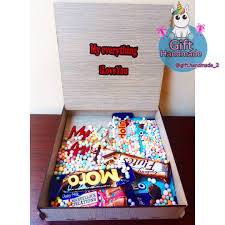 بوكس خشب المحتويات شوكليت نوت ٨ صور يمكن تغيير اللون و الكلام يوجد توصيل مترو 8 Handmade Gifts Handmade Gaming Products