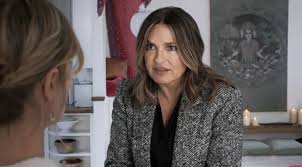 As the title suggests, the svu is going to find themselves in a fix after realizing the risk they are taking, by trusting a victim who might actually be the perpetrator. All Things Law And Order Law Order Svu Swimming With The Sharks Recap Review